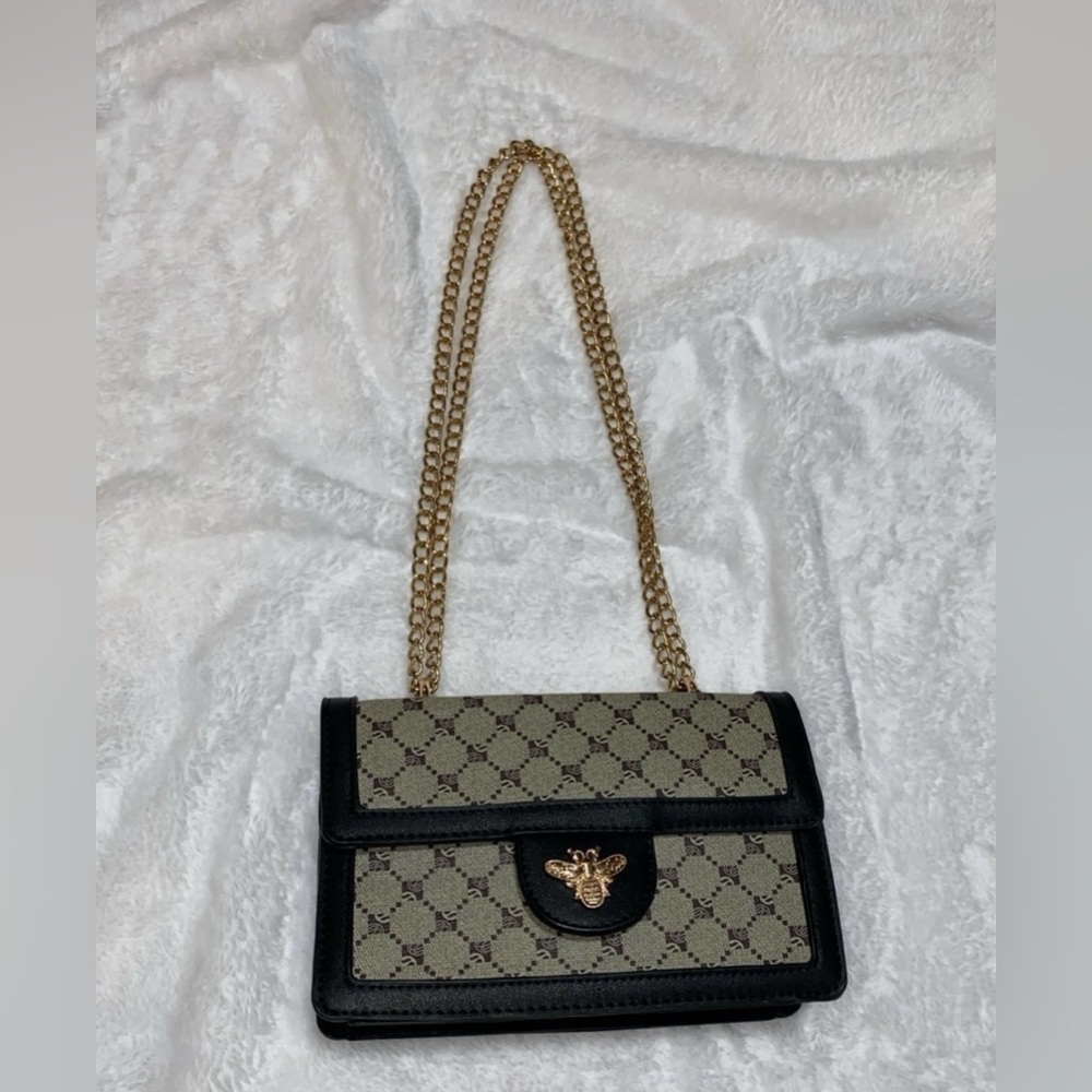 Bumblebee purse - Picture 3 of 5